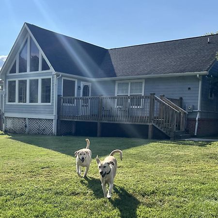 Bears Valley Inn - Great Location! - Peaceful, Children And Dog Friendly Retreat - Less Than 15 Min To All Attractions - Private Pool Club & Fishing Hole - Game Room With Tv Sevierville Extérieur photo