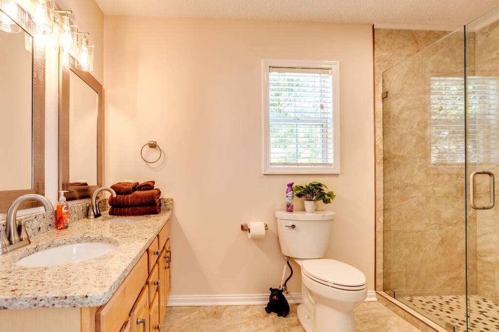 Bears Valley Inn - Great Location! - Peaceful, Children And Dog Friendly Retreat - Less Than 15 Min To All Attractions - Private Pool Club & Fishing Hole - Game Room With Tv Sevierville Extérieur photo