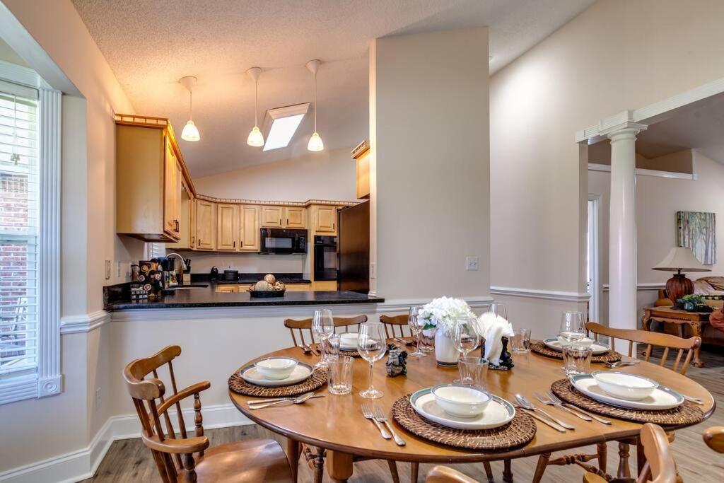 Bears Valley Inn - Great Location! - Peaceful, Children And Dog Friendly Retreat - Less Than 15 Min To All Attractions - Private Pool Club & Fishing Hole - Game Room With Tv Sevierville Extérieur photo