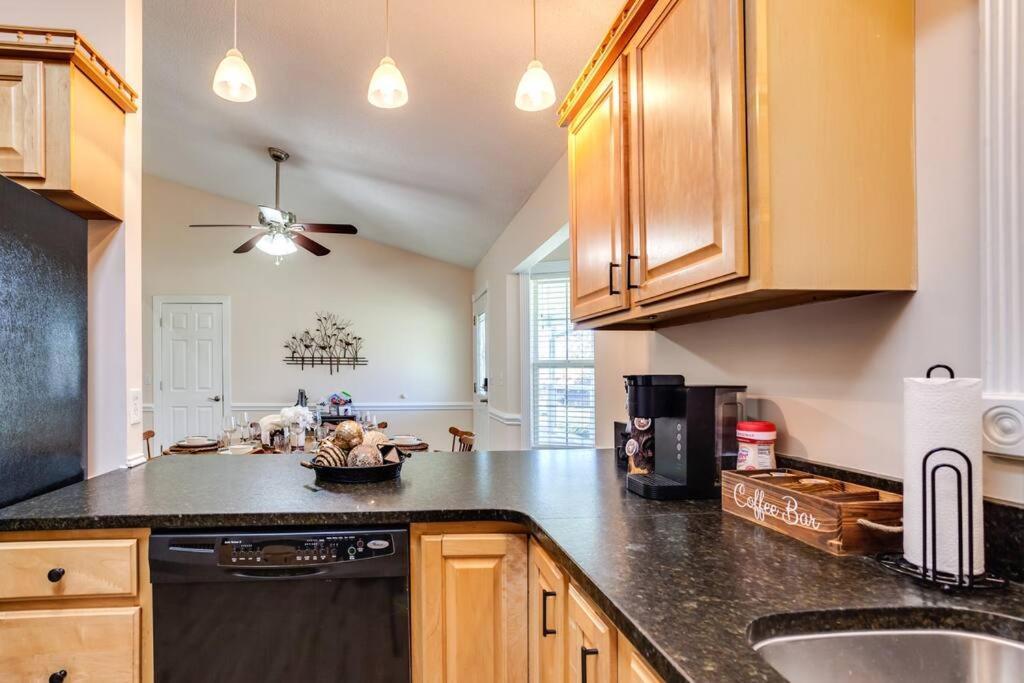 Bears Valley Inn - Great Location! - Peaceful, Children And Dog Friendly Retreat - Less Than 15 Min To All Attractions - Private Pool Club & Fishing Hole - Game Room With Tv Sevierville Extérieur photo