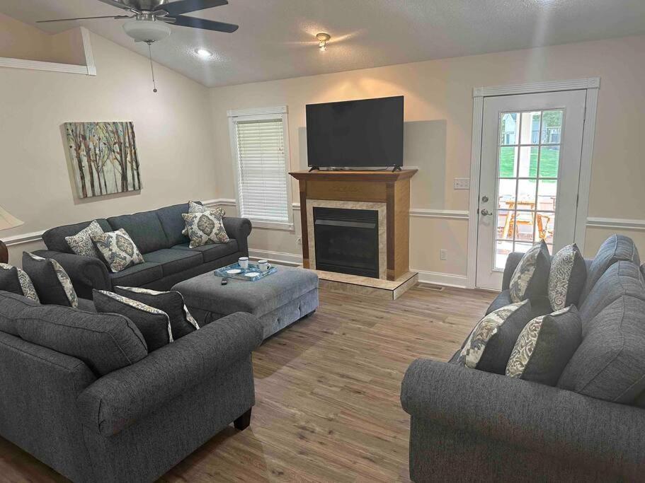 Bears Valley Inn - Great Location! - Peaceful, Children And Dog Friendly Retreat - Less Than 15 Min To All Attractions - Private Pool Club & Fishing Hole - Game Room With Tv Sevierville Extérieur photo