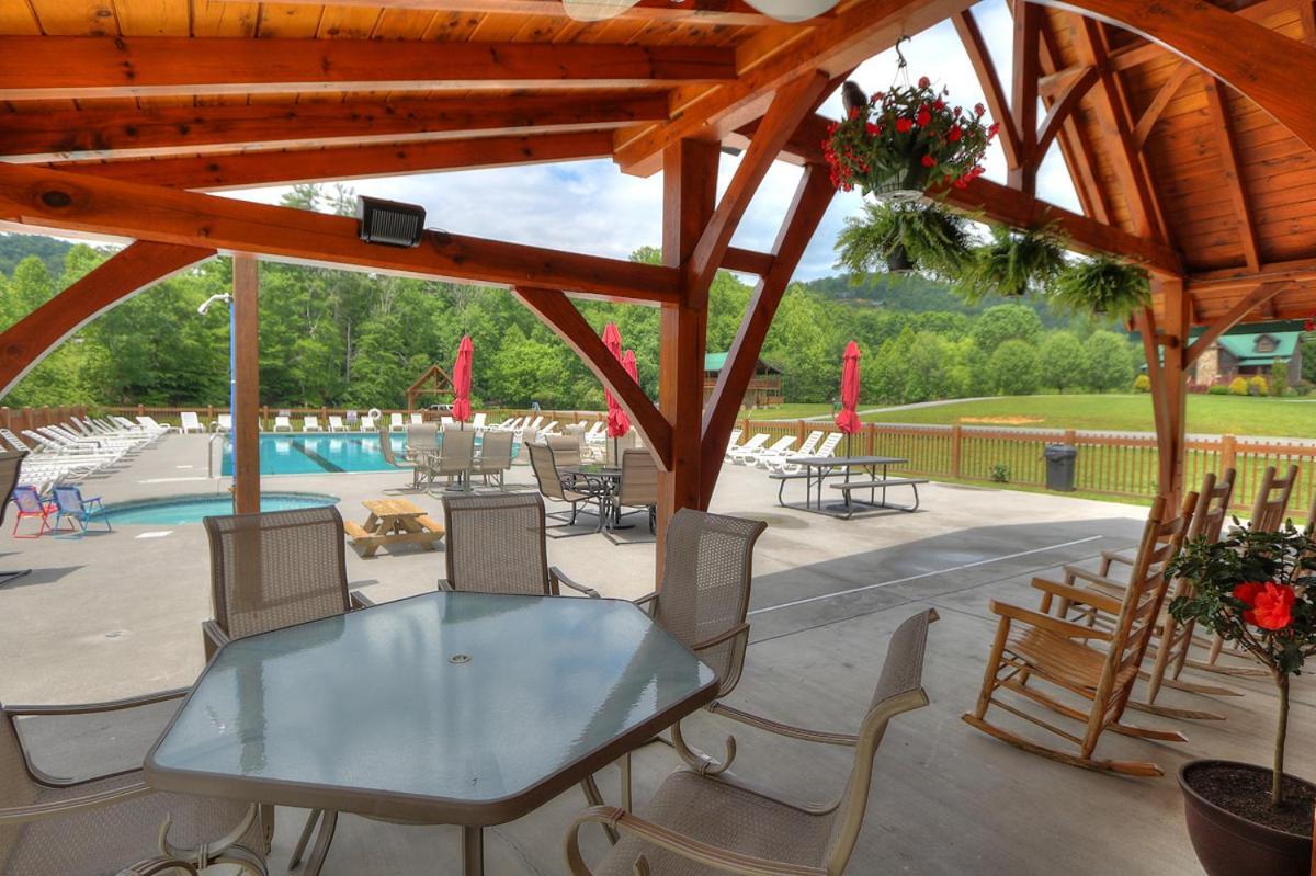 Bears Valley Inn - Great Location! - Peaceful, Children And Dog Friendly Retreat - Less Than 15 Min To All Attractions - Private Pool Club & Fishing Hole - Game Room With Tv Sevierville Extérieur photo