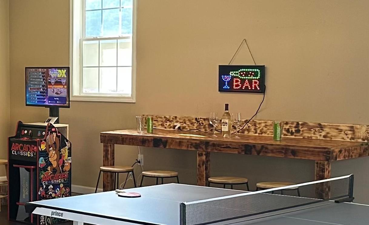 Bears Valley Inn - Great Location! - Peaceful, Children And Dog Friendly Retreat - Less Than 15 Min To All Attractions - Private Pool Club & Fishing Hole - Game Room With Tv Sevierville Extérieur photo