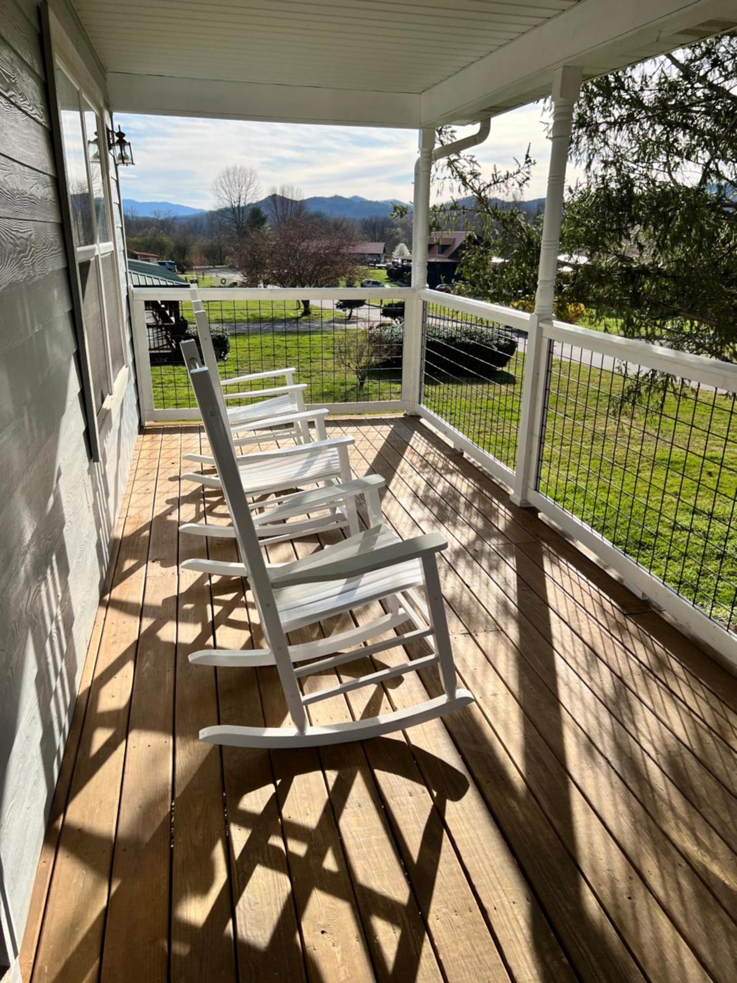Bears Valley Inn - Great Location! - Peaceful, Children And Dog Friendly Retreat - Less Than 15 Min To All Attractions - Private Pool Club & Fishing Hole - Game Room With Tv Sevierville Extérieur photo